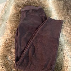 Hue corduroy stretch jeggings in chocolate. Small.